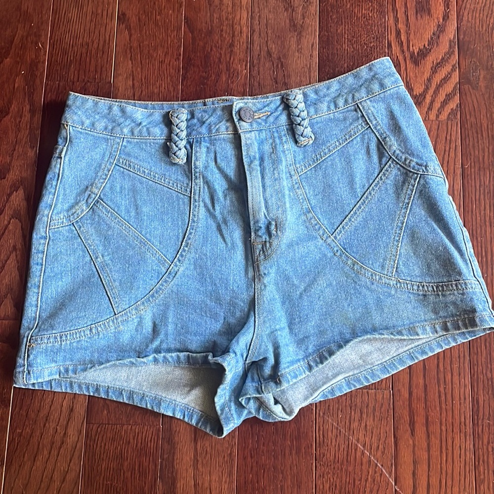 Urban Outfitters BDG denim shorts size 30